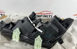 Фара правая для Infiniti QX 2018 года на фотографиях