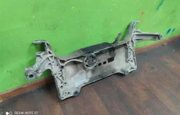 Подрамник двигателя для Volkswagen Passat 2014 года на фотографиях