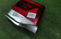 Фонарь внутренний левый для Toyota Land Cruiser 2021 года на фотографиях