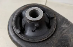 Рычаг передний левый нижний для Toyota RAV4 2014 года на фотографиях