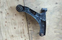 Рычаг передний левый верхний для Suzuki Grand Vitara 2006 года на фотографиях