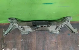 Подрамник двигателя для Volkswagen Passat 2014 года на фотографиях