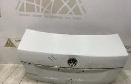 Замок багажника для Volkswagen Polo 2016 года на фотографиях