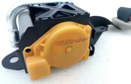 Ремень безопасности передний правый для Nissan X-Trail 2014 года на фотографиях