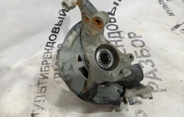 Кулак поворотный правый для Toyota RAV4 2012 года на фотографиях