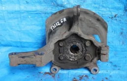 Кулак поворотный правый для Nissan X-Trail 2012 года на фотографиях