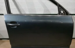 Дверь передняя правая для Volkswagen Touareg 2005 года на фотографиях
