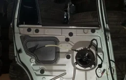 Дверь передняя левая для Volvo XC90 2002 года на фотографиях