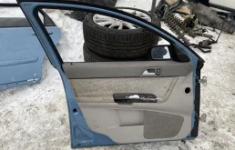 Дверь передняя левая для Volvo S40 2011 года на фотографиях