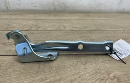 Крепление петли капота для Volkswagen Tiguan на фотографиях