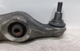 Рычаг передний левый нижний для Volkswagen Touareg 2014 года на фотографиях