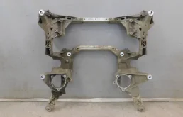 Подрамник двигателя для BMW 5er 2021 года на фотографиях