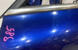 Дверь передняя левая для Volkswagen Passat 2001 года на фотографиях