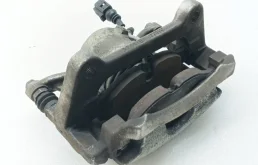 Суппорт передний правый для Skoda Octavia 2013 года на фотографиях