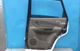 Дверь передняя правая для Hyundai Tucson 2008 года на фотографиях