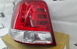 Фонарь правый для Toyota Land Cruiser 2008 года на фотографиях