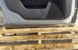 Дверь передняя левая для Volvo S40 2011 года на фотографиях