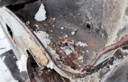 Подрамник двигателя для Mercedes-Benz S class 2011 года на фотографиях