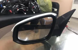 Стекла и зеркала для Toyota RAV4 2015 года на фотографиях