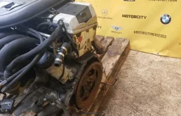 Двигатель без навесного для Mercedes-Benz C class 1998 года на фотографиях