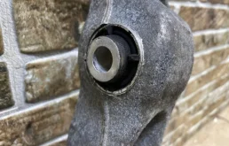 Рычаг передний правый нижний для Volvo XC90 2018 года на фотографиях