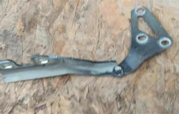 Петля капота правая для Opel Astra на фотографиях