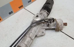 Рулевая рейка для Audi A6 2002 года на фотографиях