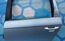 Дверь задняя левая для Volkswagen Passat 2005 года на фотографиях