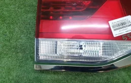 Фонарь внутренний левый для Toyota Land Cruiser 2021 года на фотографиях