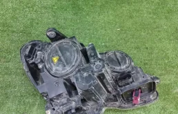 Крышка форсунки фароомывателя левая для Mercedes-Benz C class на фотографиях