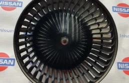 Мотор отопителя для Nissan Qashqai 2018 года на фотографиях