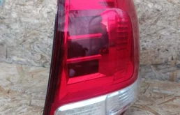 Фонарь внешний левый для Toyota Land Cruiser 2008 года на фотографиях