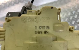 Замок передней левой двери для Volkswagen Passat 2007 года на фотографиях