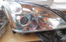 Фара правая для Lexus RX 2008 года на фотографиях