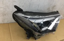 Фара ксенон левая для Toyota RAV4 2018 года на фотографиях