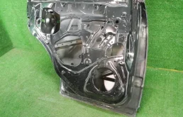 Дверь задняя левая для Suzuki SX4 2009 года на фотографиях