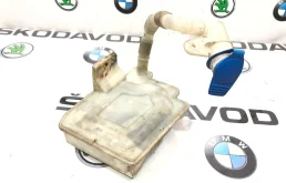 Бачок стеклоомывателя передний для Skoda Octavia 2010 года на фотографиях