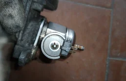 Топливный насос для Audi A4 2007 года на фотографиях