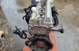 Двигатель без навесного для Mercedes-Benz C class 2001 года на фотографиях