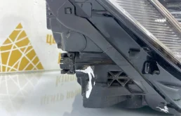 Фара ксенон левая для Volkswagen Passat 2015 года на фотографиях