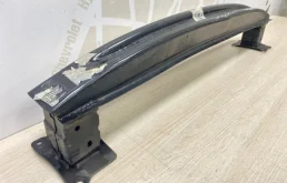 Усилитель заднего бампера для Skoda Octavia 2017 года на фотографиях