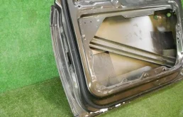 Дверь передняя правая для Volkswagen Passat 2011 года на фотографиях