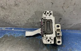 Подушка двигателя передняя правая верхняя для Skoda Octavia 2019 года на фотографиях