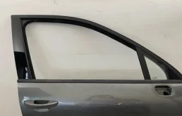 Дверь передняя правая для Volkswagen Touareg 2015 года на фотографиях