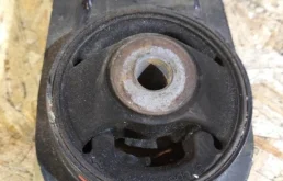 Подушка двигателя задняя левая нижняя для Nissan X-Trail на фотографиях