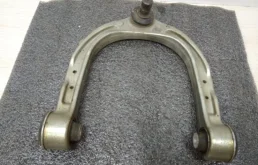 Рычаг передний правый верхний для BMW 5er 2018 года на фотографиях