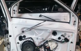 Дверь передняя левая для Volkswagen Jetta 2006 года на фотографиях