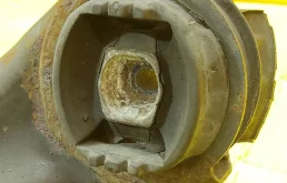 Подрамник двигателя для Mercedes-Benz S class 1998 года на фотографиях