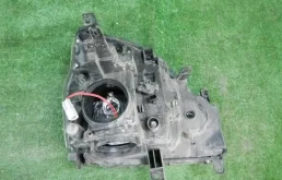 Фара левая для Nissan X-Trail 2010 года на фотографиях