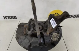 Кулак поворотный правый для Volvo XC90 2005 года на фотографиях